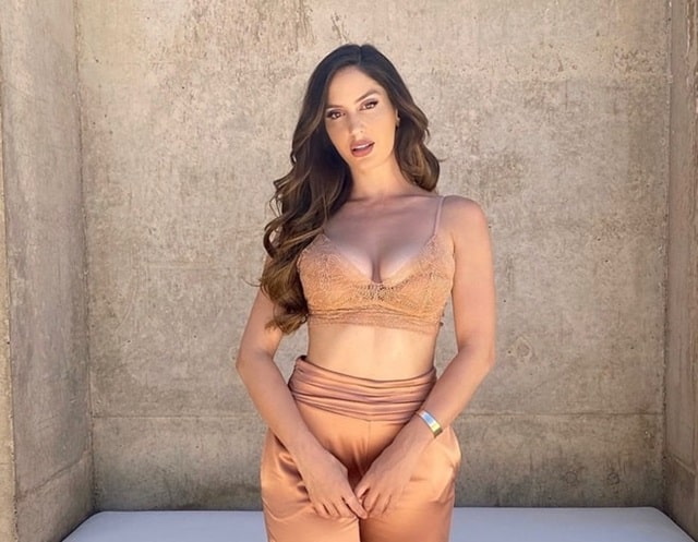 Người mẫu Natalia Barulich