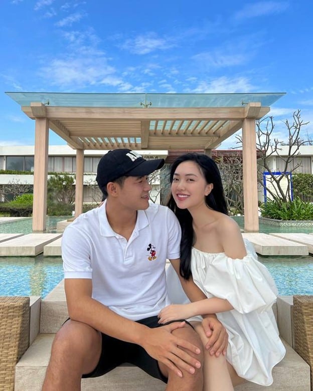 Chuyện tình cầu thủ và bạn gái giữa Đức Chinh và Hà Trang