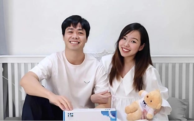 Công Phượng cười rạng rỡ bên cạnh Viên Minh