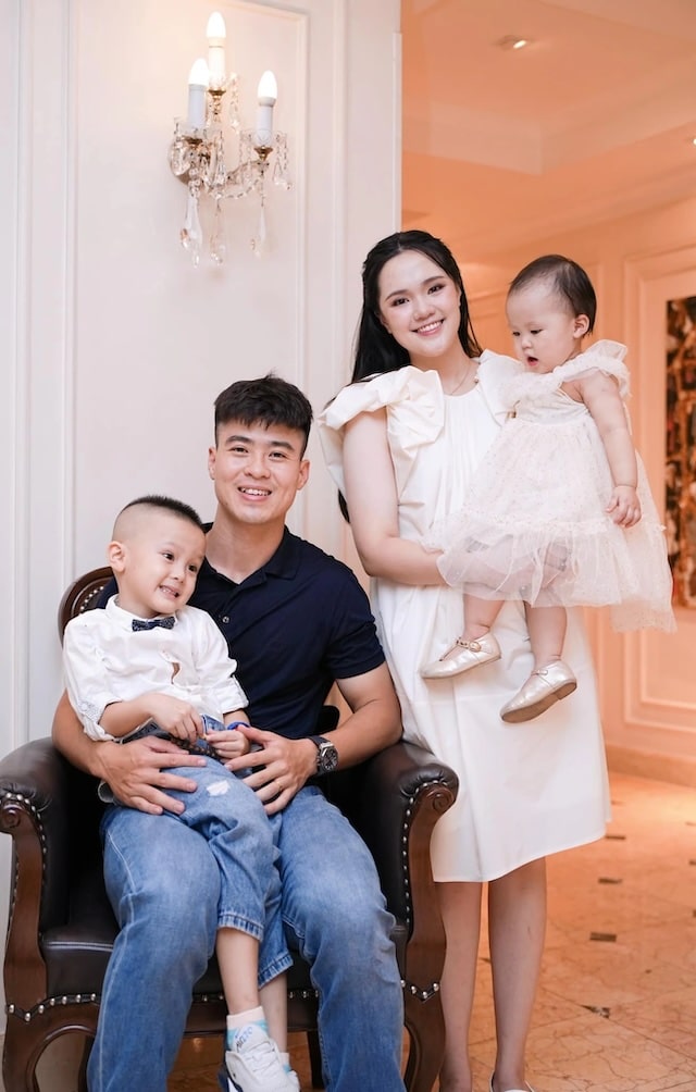 Một gia đình hạnh phúc viên mãn với 4 thành viên