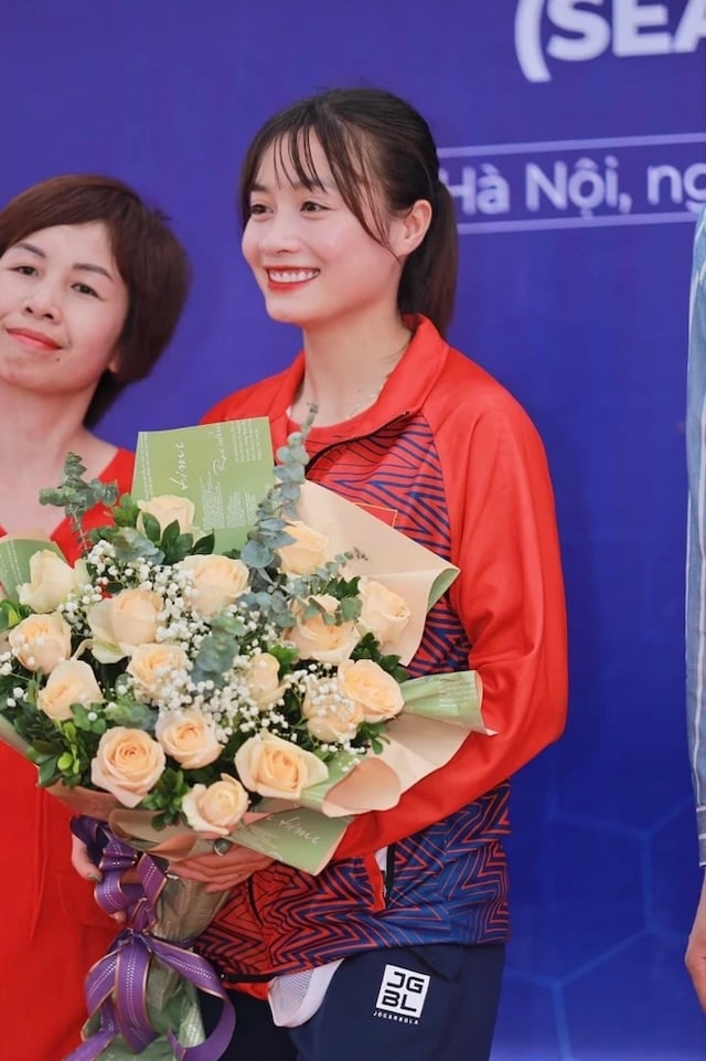 Nữ cầu thủ xinh đẹp sinh năm 1995 của tuyển nữ Việt Nam