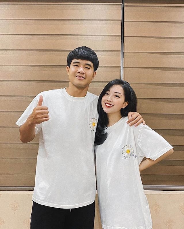 Cặp đôi thoải mái khoe những khoảnh khắc hạnh phúc trên mạng xã hội