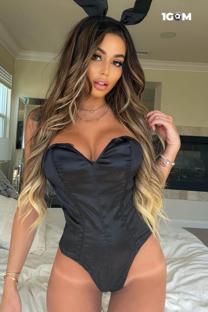 Julianne là một mỹ nhân người Mỹ nổi bật với phong cách đầy thu hút