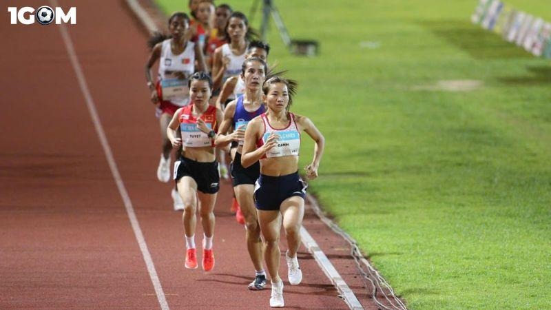 Cuộc đua của Nguyễn Thị Oanh trong trận chung kết 5000m nữ